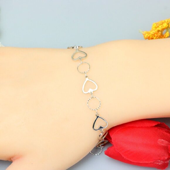 "Elegant & Trendy Bracelet, A Perfect Gift for Women, Thoughtful, EVCH1749 - Picture 1 of 10